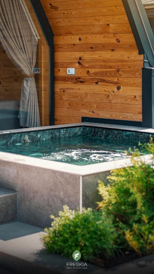 Freskia Resort Урошевац Экстерьер фото