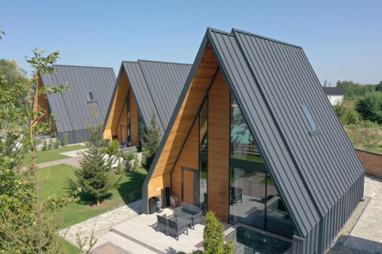 Freskia Resort Урошевац Экстерьер фото